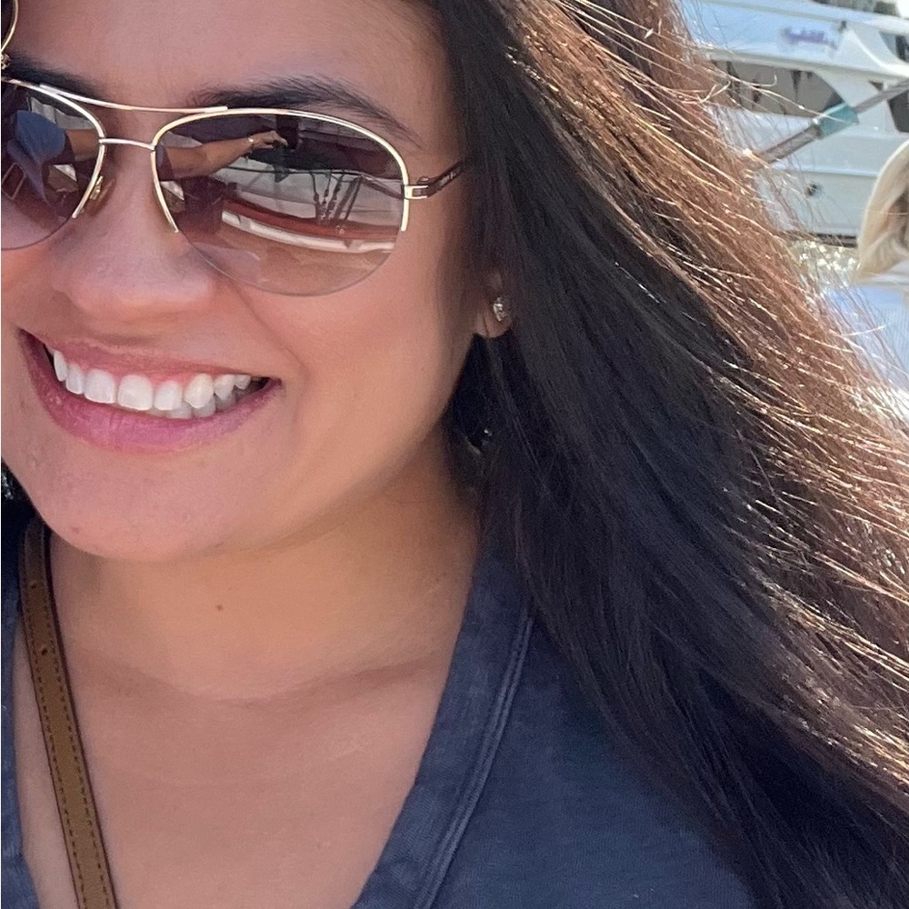 Meet your Posher, Gloria